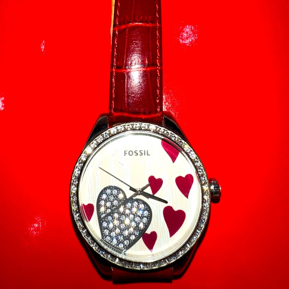 Fossil watch w/ heart detail